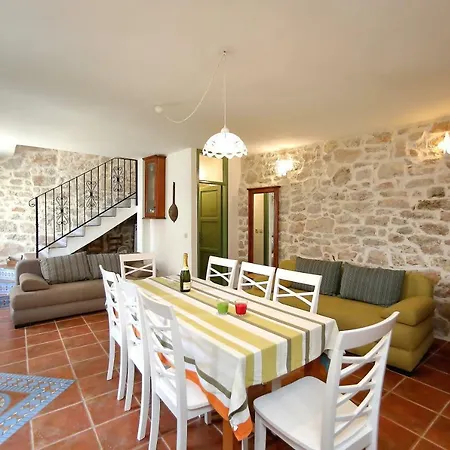 Kamena Villa Bibinje